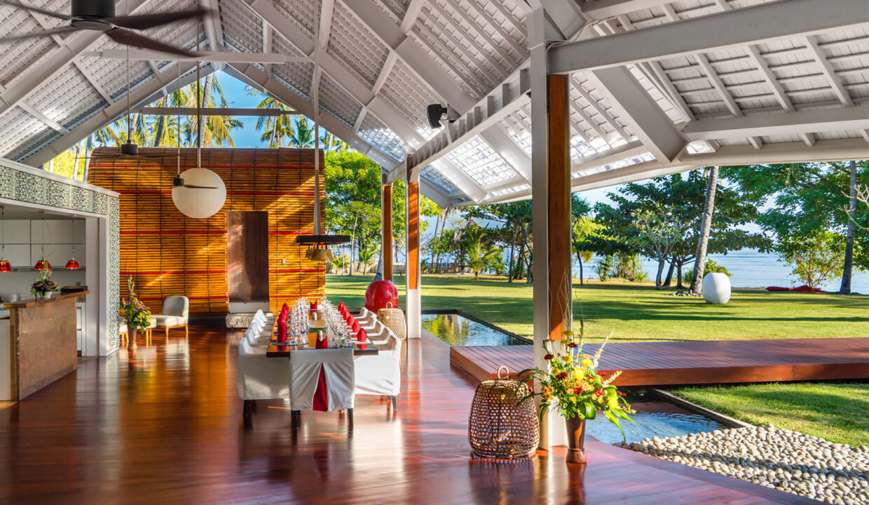 29. Villa Sapi - Dining area with view to Sira Beach