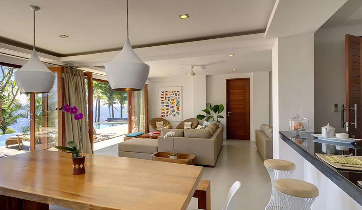010 - luxury lombok villas Malimbu Cliff Villa - Overlooking Living and Dining Area