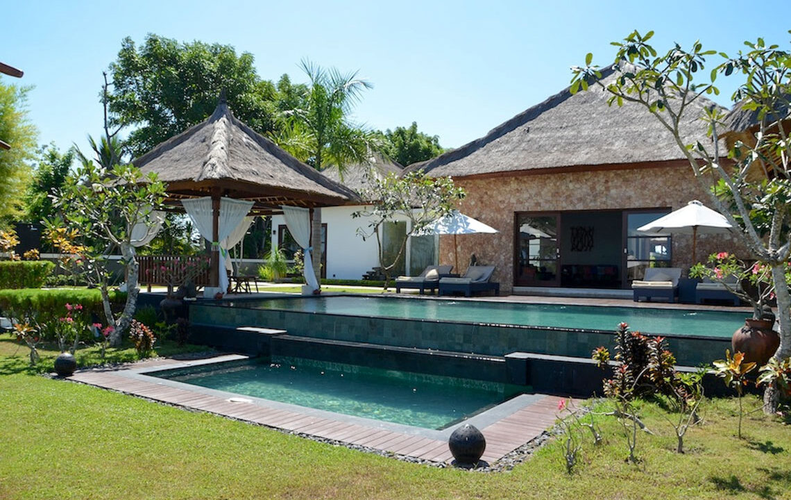 1-luxurylombokvillas-thejiwa-villa-backside