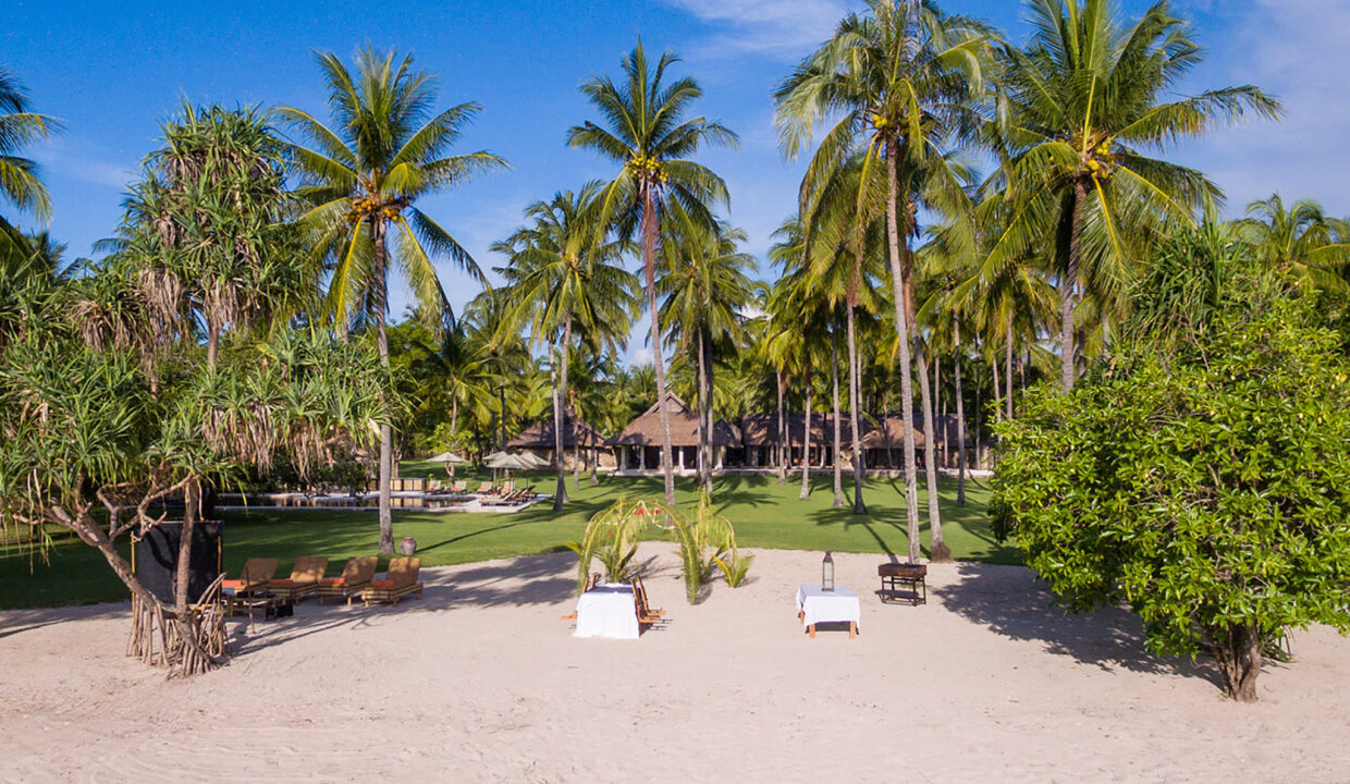 1.  luxury lombok villas Sira Beach House - Truly tropical getaway