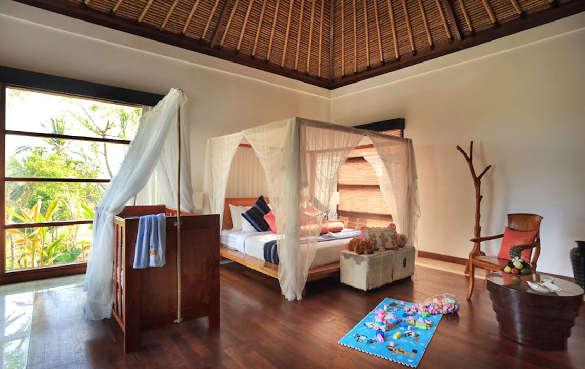 12-luxurylombokvillas-thejiwa-bedroom-Bahagia-with-baby-cot