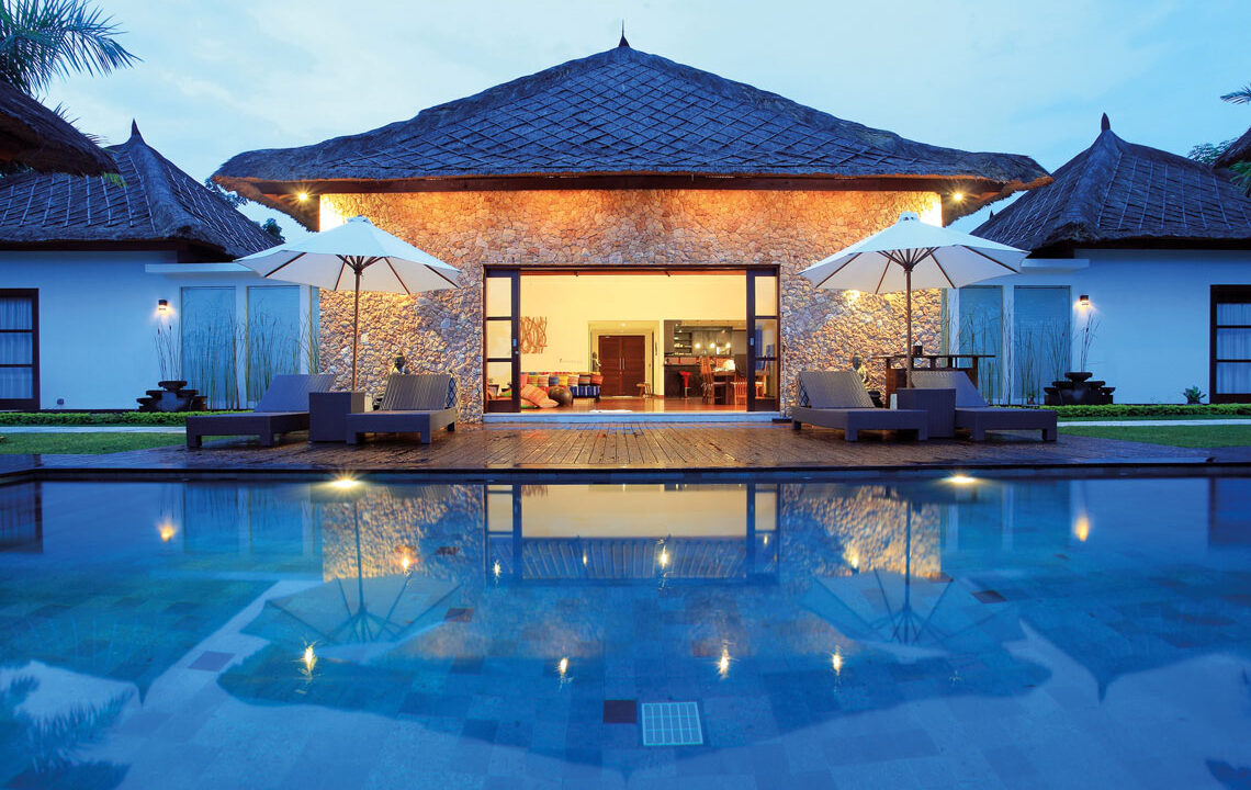 2-luxurylombokvillas-thejiwa-villa-backside