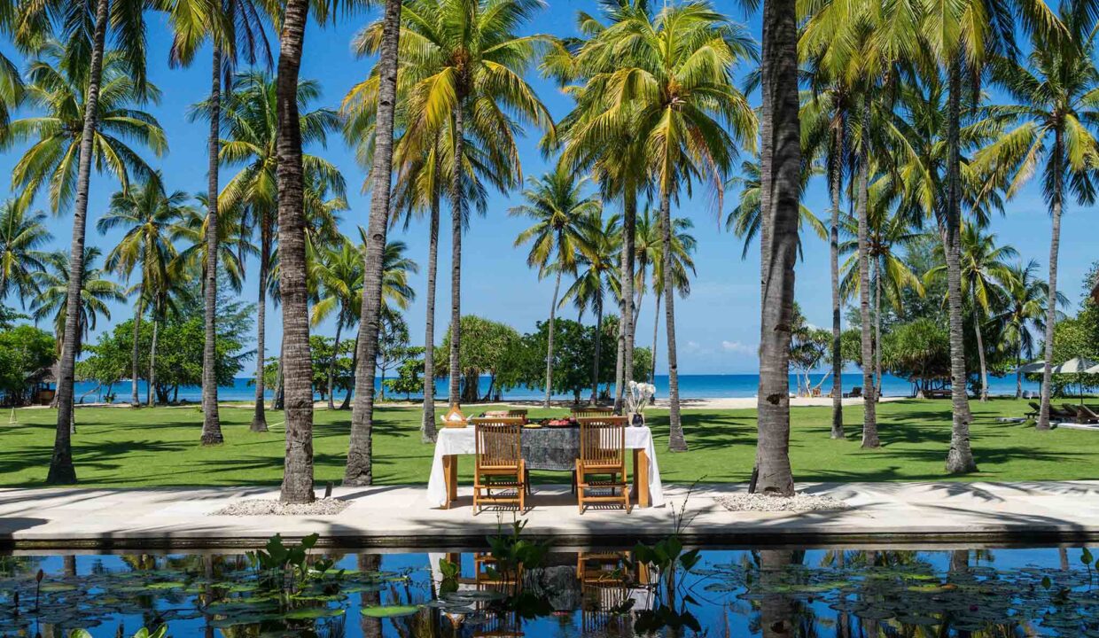2.  luxury lombok villas Sira Beach House - Breakfast by the pool