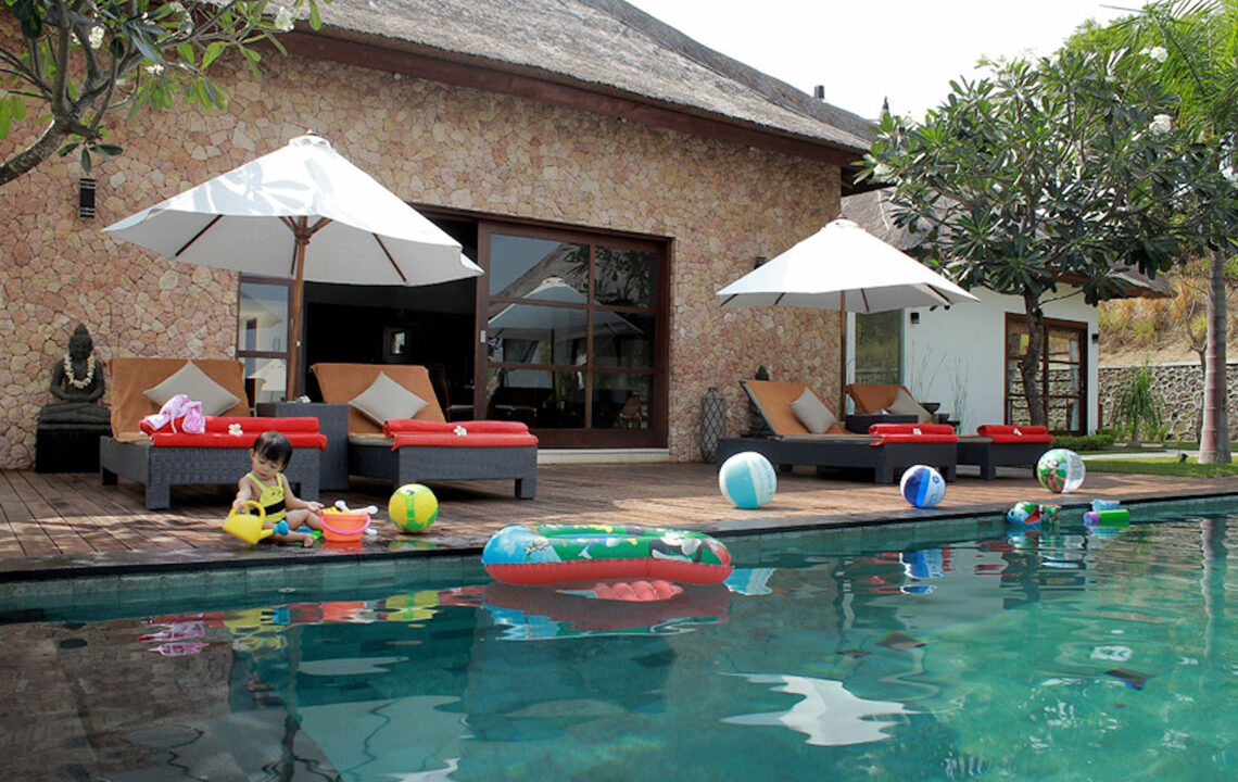 27-luxurylombokvillas-thejiwa-pool-deck