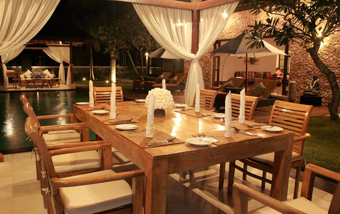 30-luxurylombokvillas-thejiwa-dining-gazebo