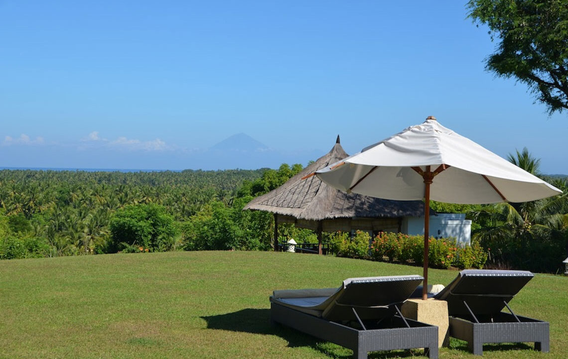35-luxurylombokvillas-thejiwa-view-to-Bali
