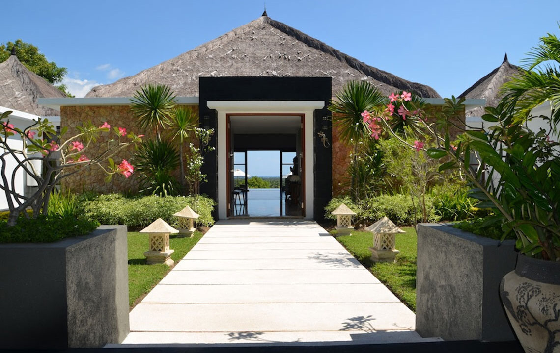 4-luxurylombokvillas-thejiwa-entrance