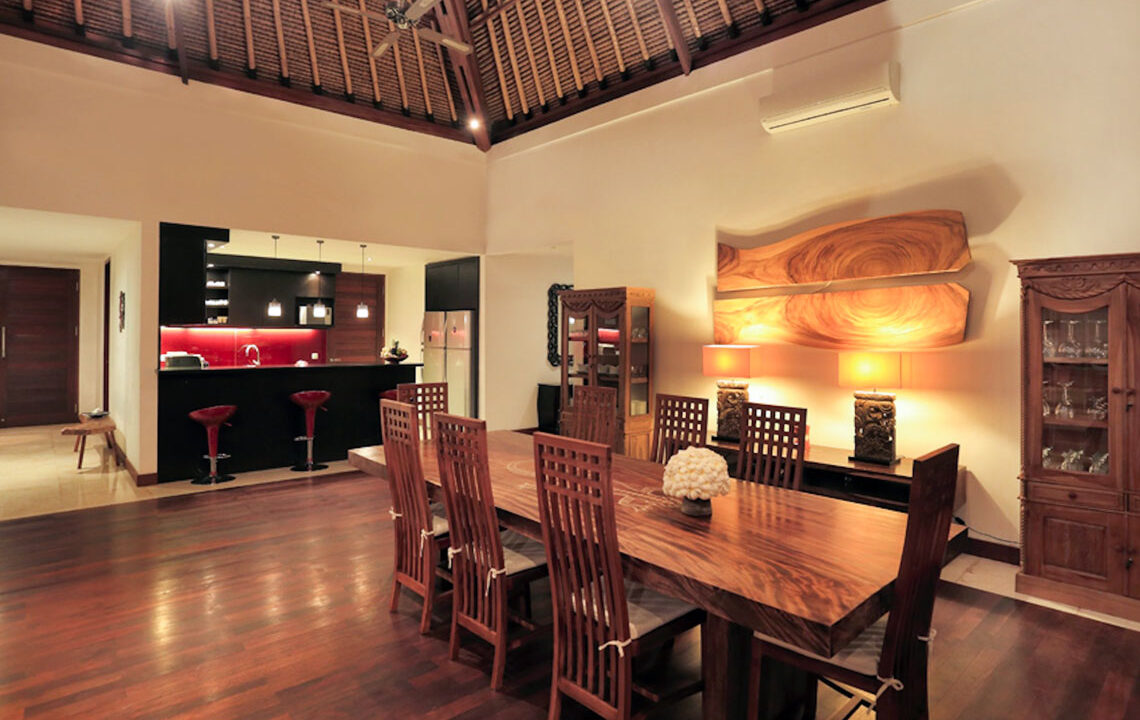 7-luxurylombokvillas-thejiwa-inside-dining-area