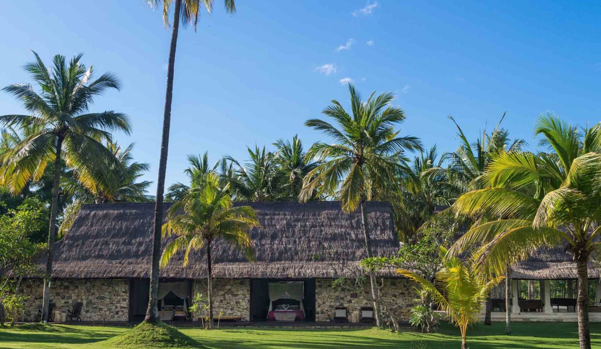 7.  luxury lombok villas Sira Beach House - Garden pavilion bedrooms preview