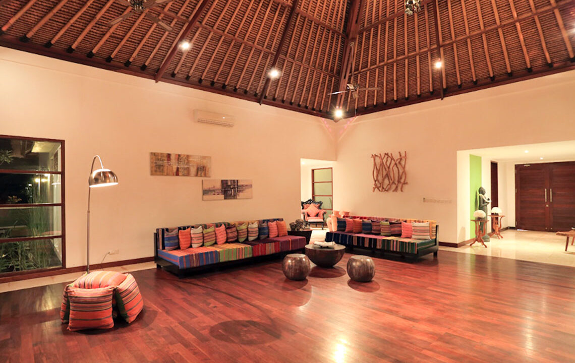 8-luxurylombokvillas-thejiwa-inside-lounge