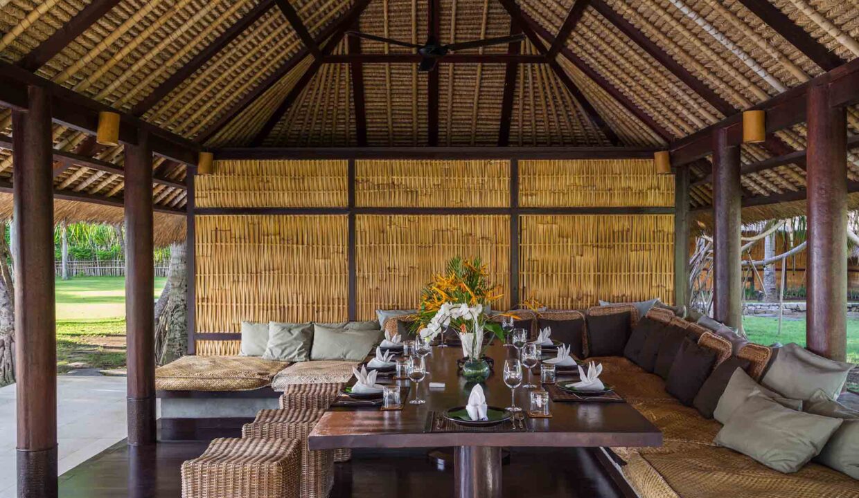 luxury lombok villas Sira Beach House - Bale by the pool
