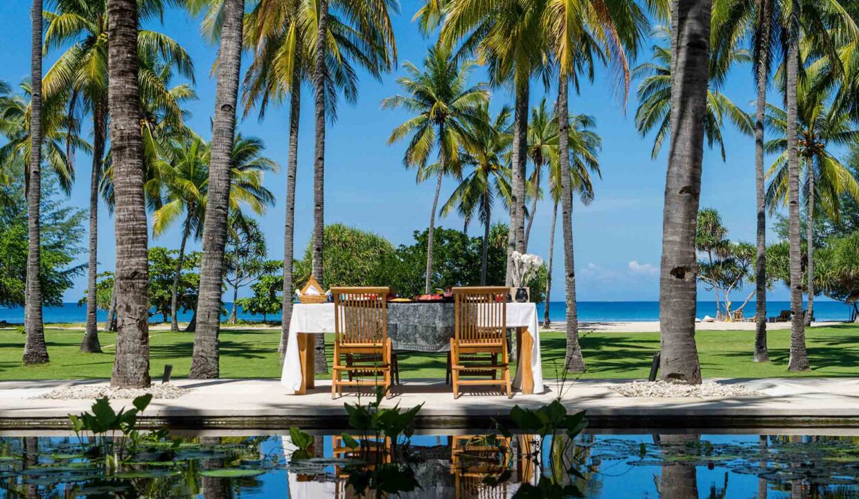luxury lombok villas Sira Beach House - Breakfast with a view