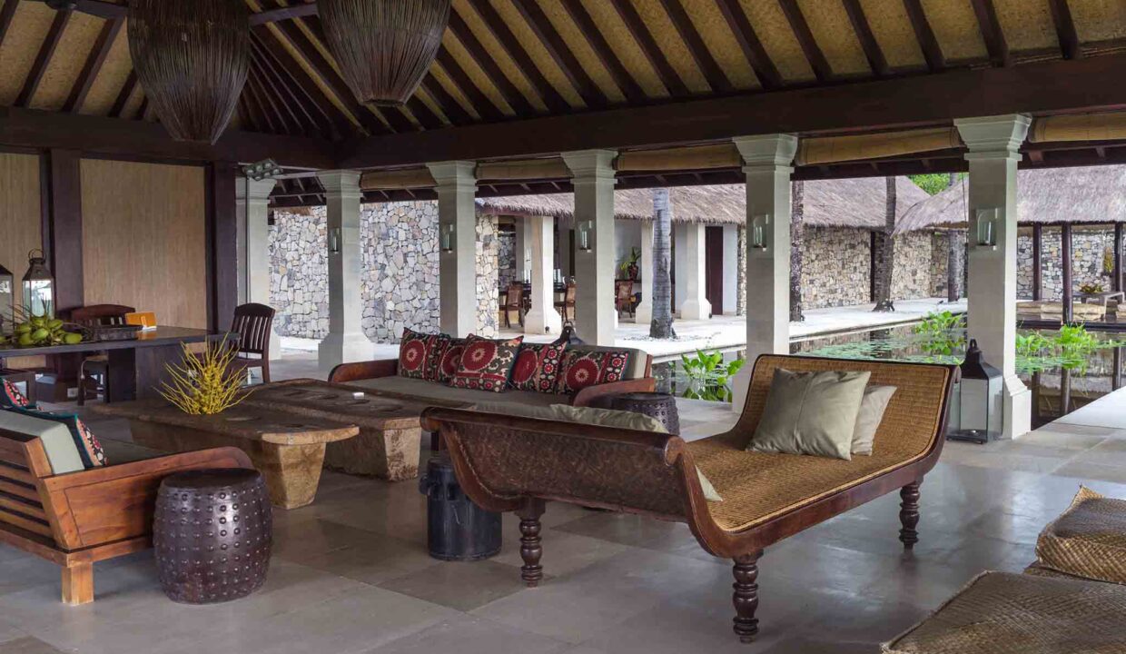 luxury lombok villas Sira Beach House - Living area grand design