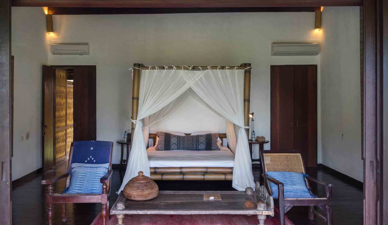 luxury lombok villas Sira Beach House - Master bedroom