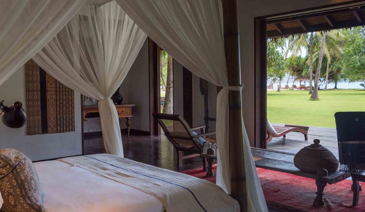 luxury lombok villas Sira Beach House - Master bedroom view