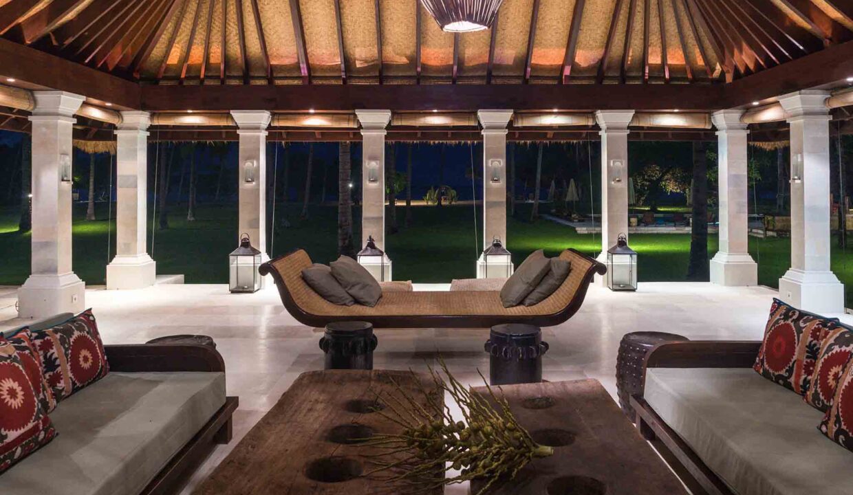 luxury lombok villas Sira Beach House - Night ambience