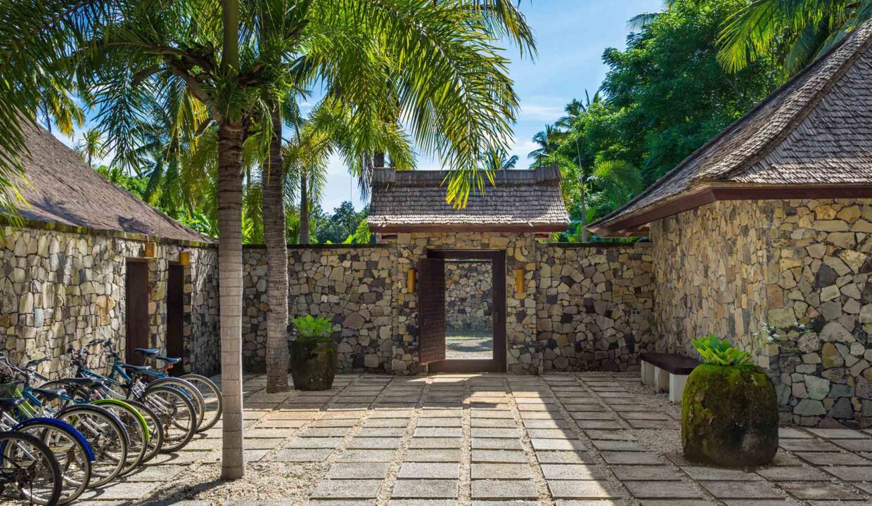 luxury lombok villasSira Beach House - Villa Entrance